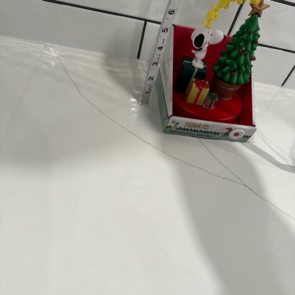 Peanuts Kurt Adler Light up Musical Table Piece for Christmas - Picture 4 of 9